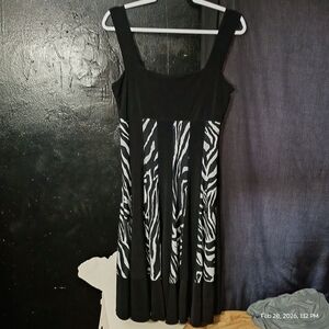 Elegant Black and White Zebra Print Midi Dress